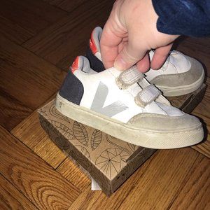 Veja Small V-12 Hook and Loop (Toddler)